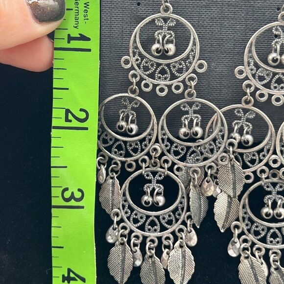 Cookie Lee Feathered Chandelier Earrings Silver-Tone With Leaf & Filigree Design - Picture 5 of 5